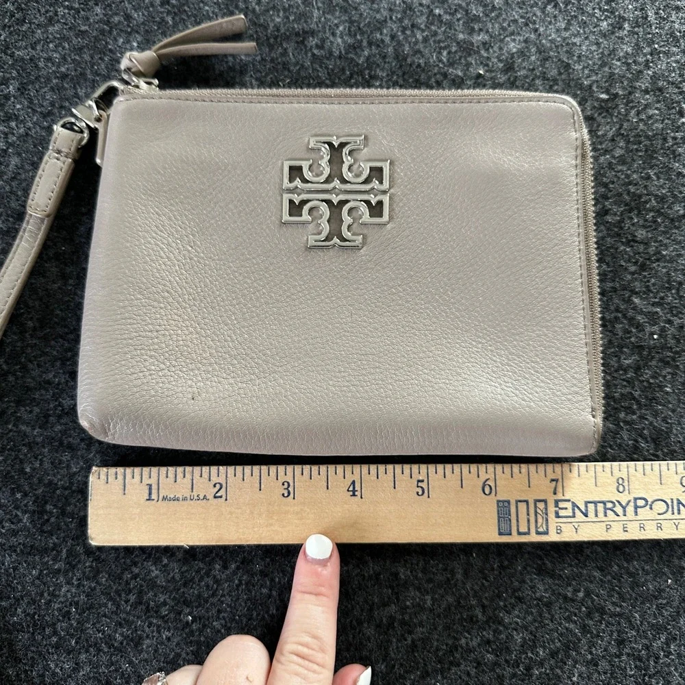 Tory Burch Britten Pebbled Leather Wristlet Taupe Gray Silver Logo L-Zip Clutch